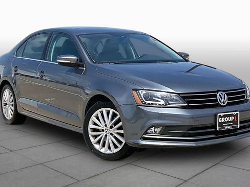Used 2016 Volkswagen Jetta SEL w/ Lighting Package FWD image 3