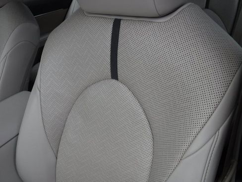 Used 2022 Toyota Camry XLE w/ Navigation Upgrade Package image 24