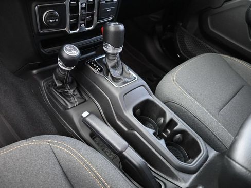 Used 2025 Jeep Wrangler Unlimited Sport AWD/4WD image 19
