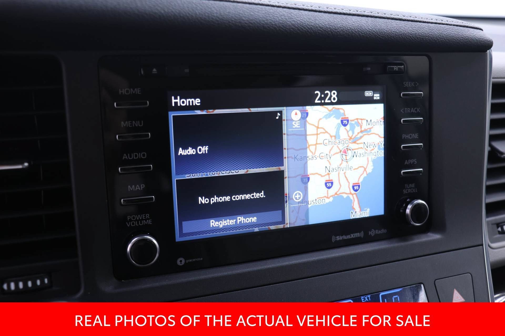 Used 2019 Toyota Sienna XLE w/ XLE Navigation Package FWD image 8