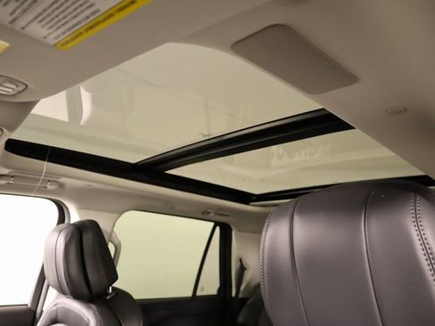 New 2025 Lincoln Navigator Reserve AWD/4WD image 16
