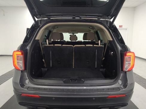 Used 2022 Ford Explorer XLT image 29