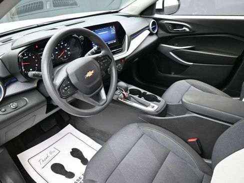 Used 2024 Chevrolet Trax LS w/ LS Convenience Package FWD image 19