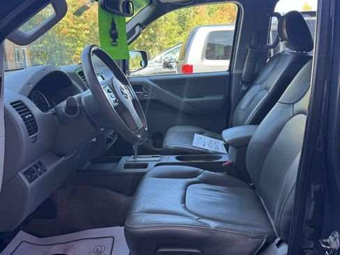 Used 2014 Nissan Frontier SL w/ SL Moonroof Package AWD/4WD image 7
