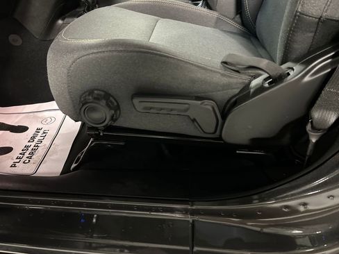 Used 2025 Jeep Wrangler Unlimited Sahara image 13