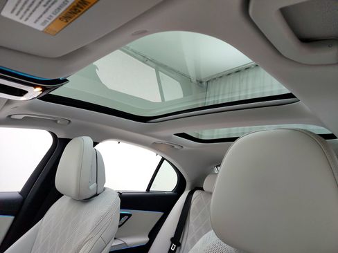 Certified 2026 Mercedes-Benz E 350 Sedan w/ MBUS Superscreen Package image 18