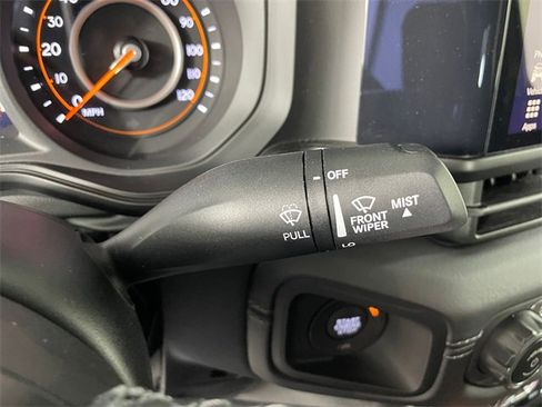 Certified 2025 Jeep Gladiator Mojave image 12