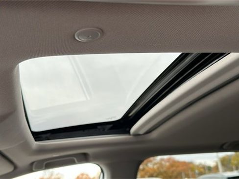 Used 2025 Honda CR-V EX-L image 11