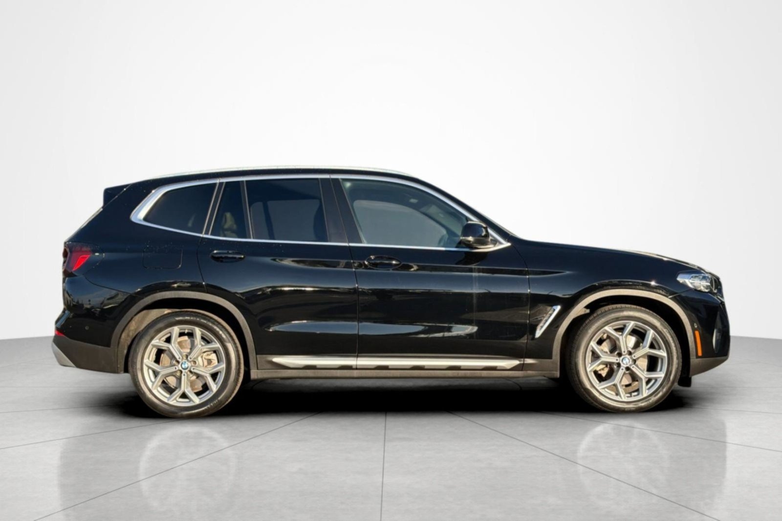 Used 2024 BMW X3 sDrive30i w/ Premium Package RWD image 6