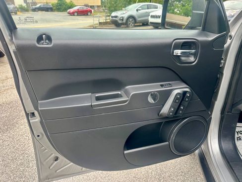 Used 2016 Jeep Patriot Sport FWD image 11