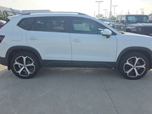 Used 2025 Volkswagen Taos SEL image 6