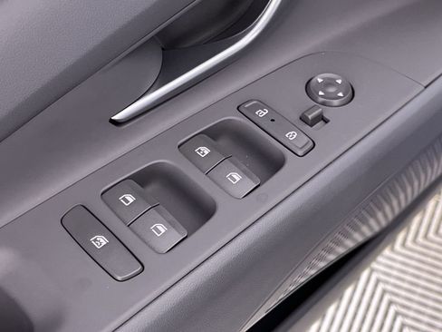 Used 2025 Hyundai Elantra SEL image 14