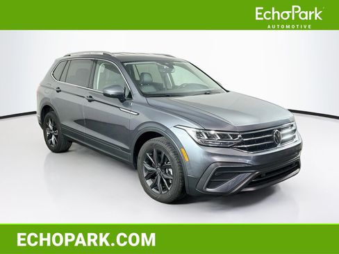 Used 2022 Volkswagen Tiguan SE FWD image 1
