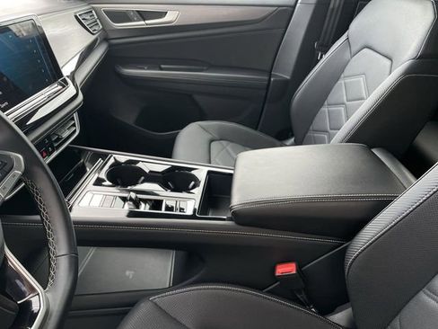 Used 2025 Volkswagen Atlas Cross Sport SE image 20