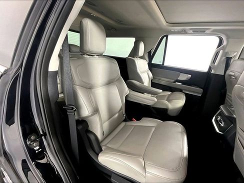 Used 2025 Ford Expedition Active AWD/4WD image 27