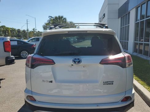 Used 2018 Toyota RAV4 Limited image 13