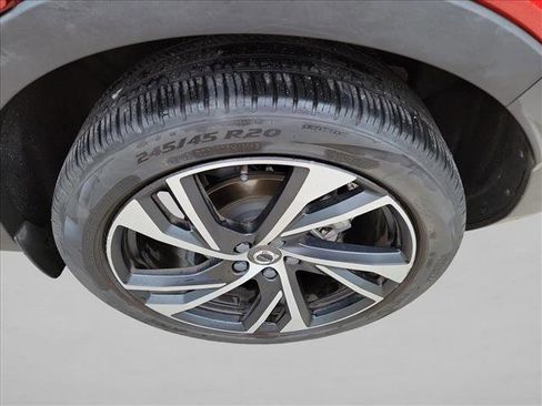 Used 2022 Volvo XC40 T5 R-Design AWD/4WD image 12