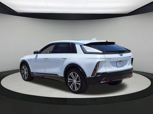 New 2026 Cadillac Lyriq Luxury AWD/4WD image 3