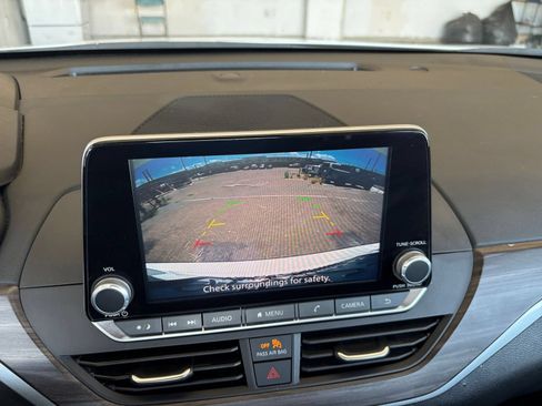 Used 2025 Nissan Altima 2.5 SV FWD image 19