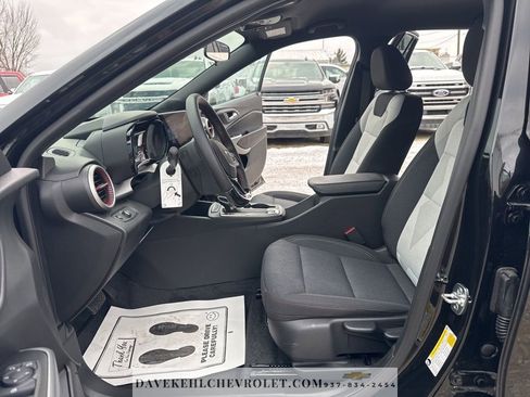 Used 2025 Chevrolet Trax RS w/ Driver Confidence Package image 19