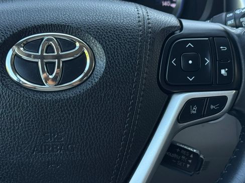 Used 2017 Toyota Highlander XLE FWD image 38