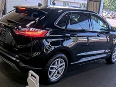 Used 2023 Ford Edge SEL w/ Convenience Package AWD/4WD image 4