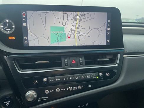 Used 2022 Lexus ES 300h F Sport image 9