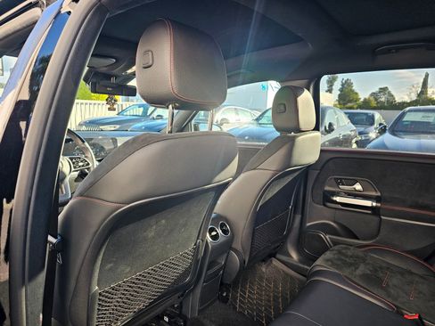 Used 2023 Mercedes-Benz GLB 250 4MATIC image 7