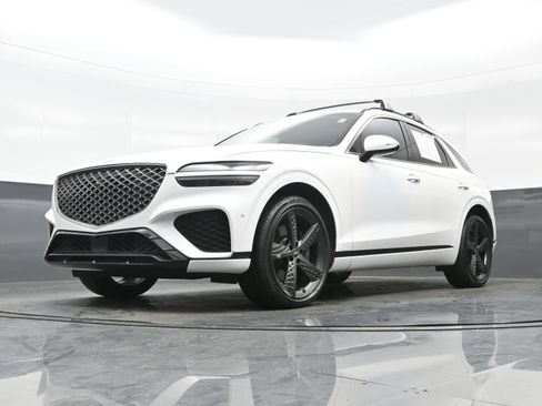 Certified 2023 Genesis GV70 2.5T w/ Sport Prestige Package image 38