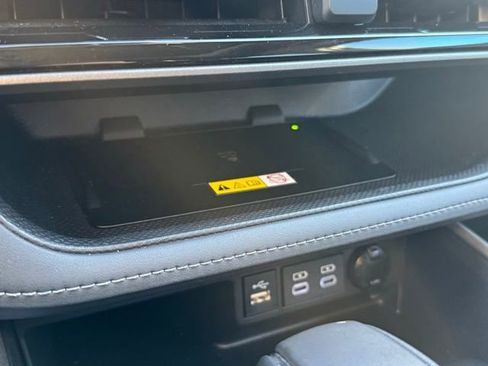 Used 2023 Toyota Highlander XLE AWD/4WD image 17