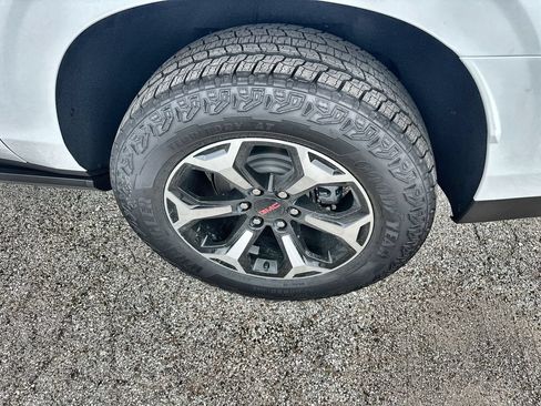 New 2026 GMC Yukon XL AT4 w/ AT4 Premium Plus Package AWD/4WD image 12