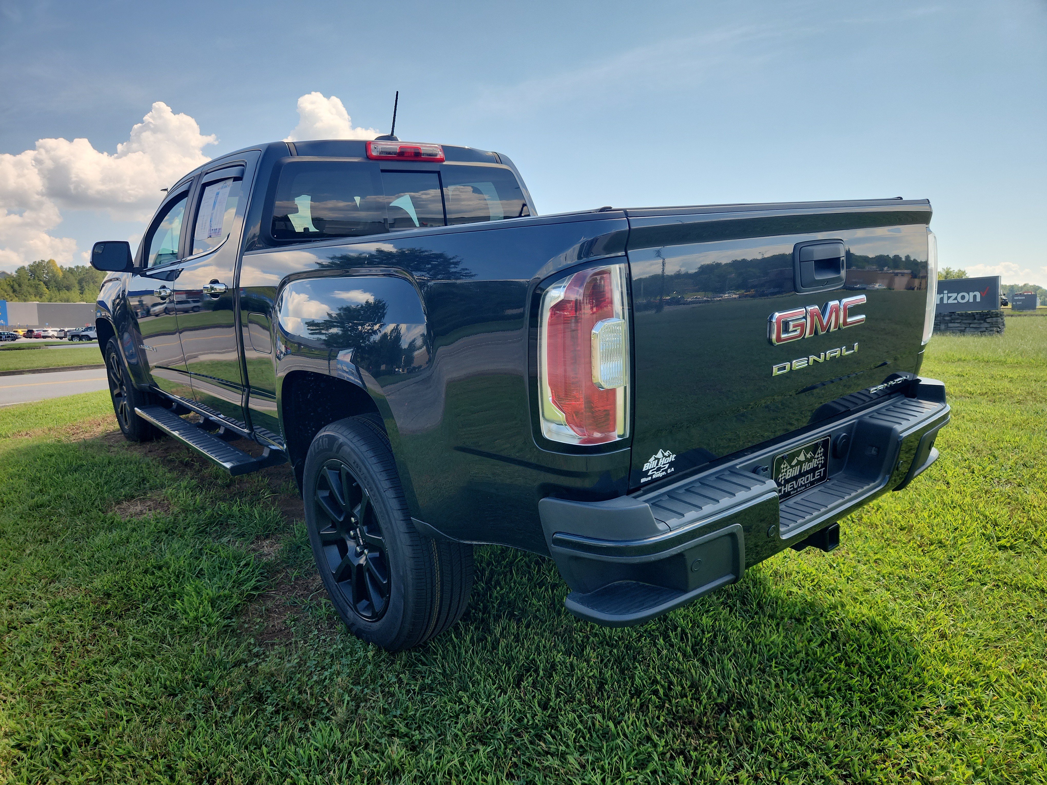 Used 2022 GMC Canyon Denali AWD/4WD image 2