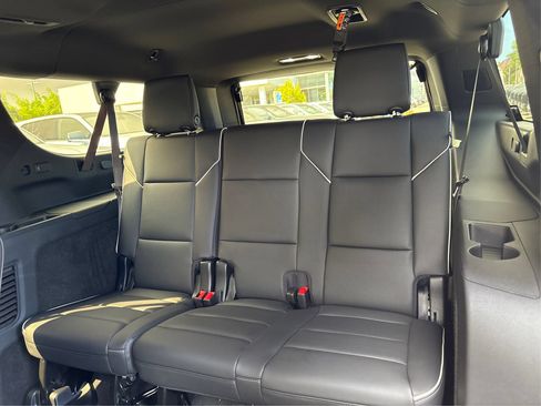 New 2026 Cadillac Escalade ESV Luxury AWD/4WD image 12