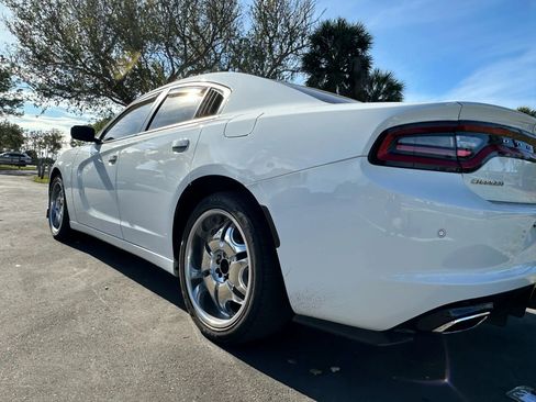 Used 2022 Dodge Charger SXT image 4