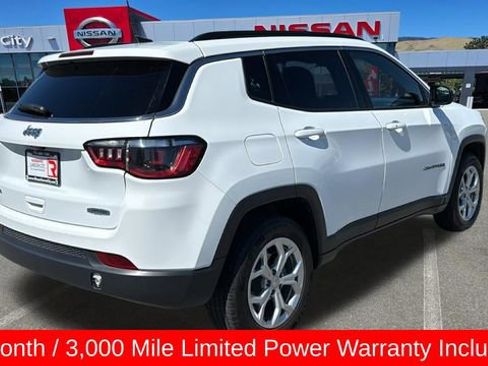 Used 2024 Jeep Compass Latitude AWD/4WD image 3