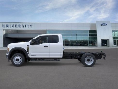 New 2026 Ford F450 XL w/ XL Chrome Package image 3