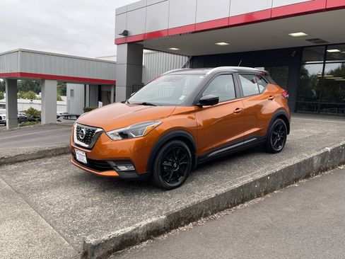 Used 2020 Nissan Kicks SR w/ SR Premium Package FWD image 4