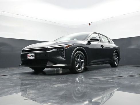 Used 2025 Kia K4 LXS image 48