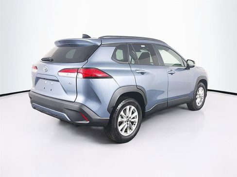 Used 2025 Toyota Corolla Cross LE image 7