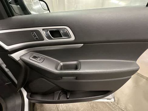 Used 2015 Ford Explorer XLT w/ Equipment Group 201B image 21