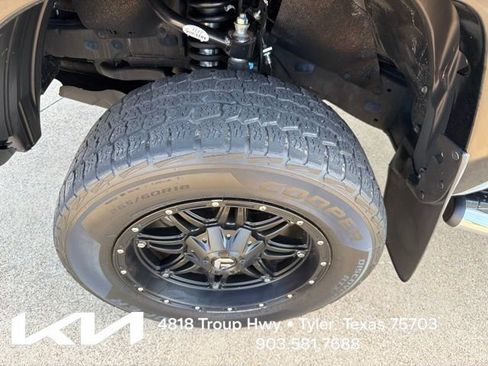 Used 2011 Toyota Tacoma 4x4 Double Cab w/ SR5 Pkg #2 image 4