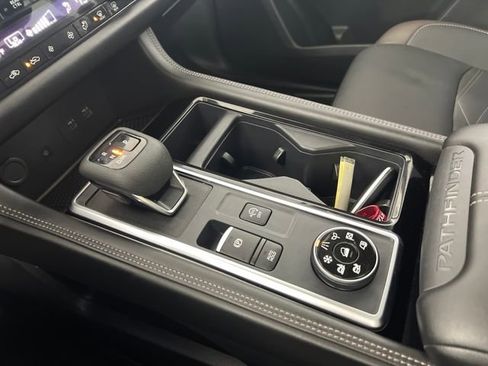 Used 2024 Nissan Pathfinder Platinum image 25