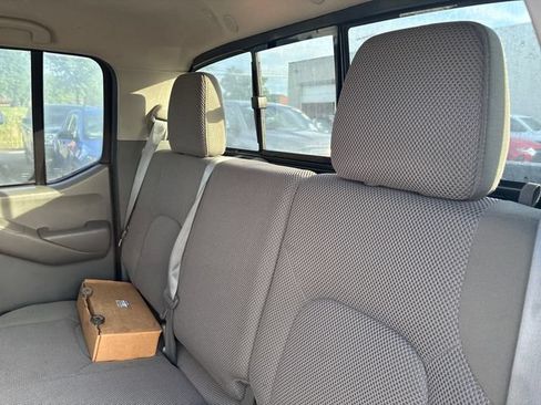 Used 2017 Nissan Frontier SV AWD/4WD image 19
