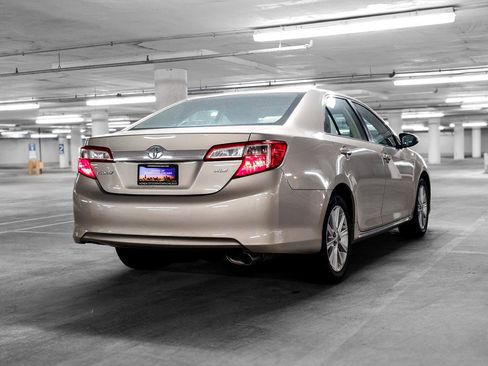 Used 2014 Toyota Camry XLE image 7