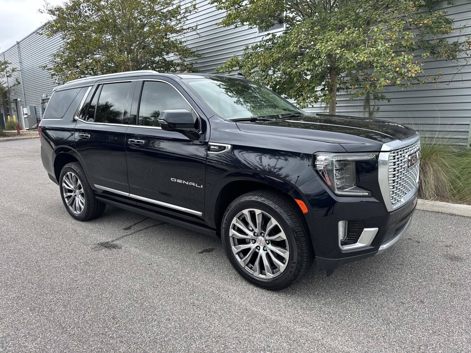 Used 2021 GMC Yukon Denali w/ Denali Premium Package AWD/4WD image 4