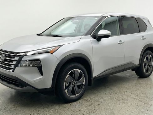 Used 2025 Nissan Rogue SV AWD/4WD image 3