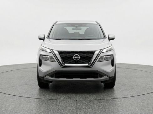 Used 2025 Nissan Rogue SV image 2