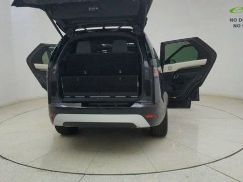 Used 2024 Land Rover Discovery Metropolitan Edition AWD/4WD image 82