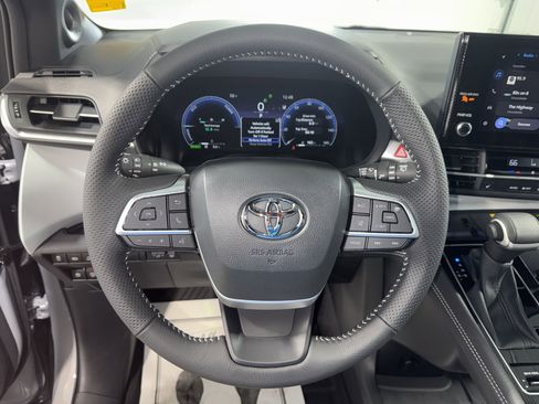 New 2026 Toyota Sienna XSE image 32