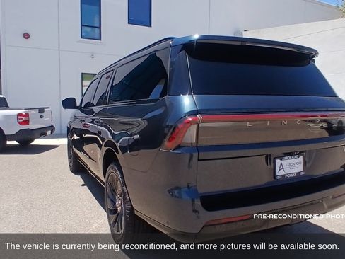 Used 2025 Lincoln Navigator L Reserve w/ Jet Appearance Package AWD/4WD image 8